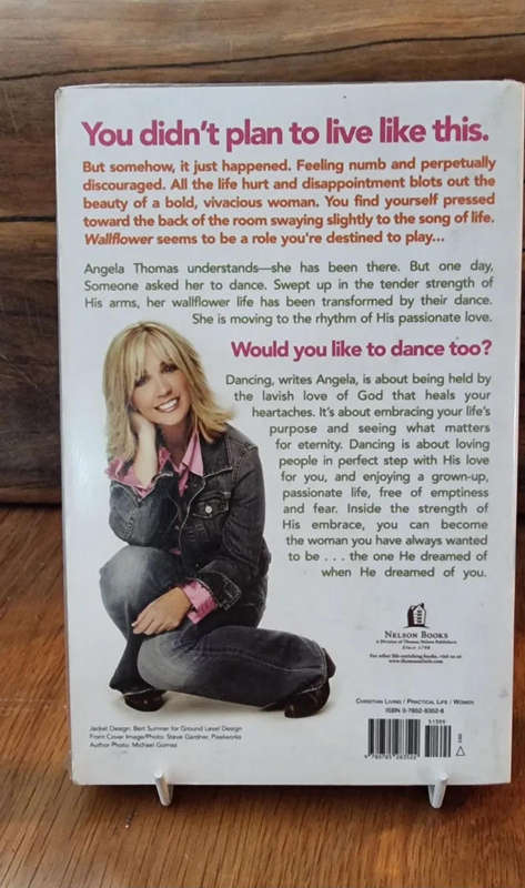When Wallflowers Dance: Becoming a Woman of Righteous Confidence - Angela Thomas