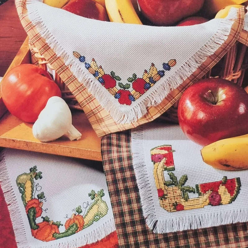 Leisure Arts - Mealtime Bread Cloths - Leaflet 2734