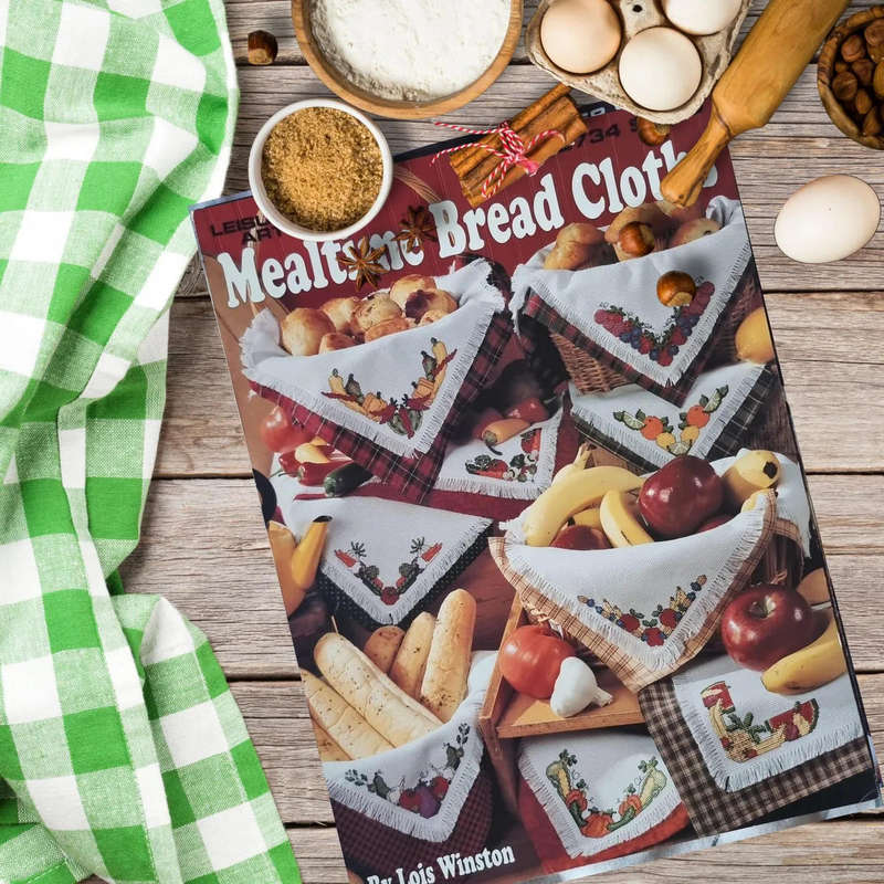 Leisure Arts - Mealtime Bread Cloths - Leaflet 2734