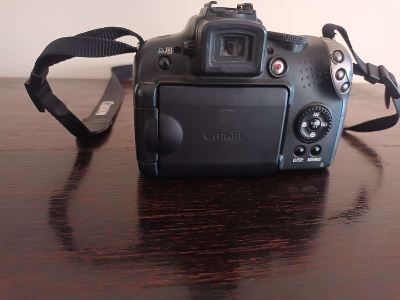 Canon PowerShot SX20 IS 12.1MP CCD Bridge Camera