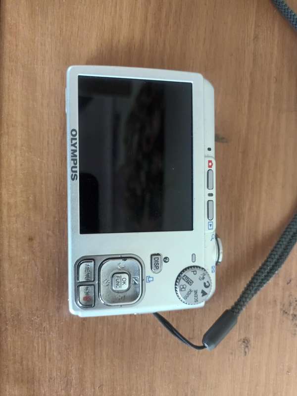 Olympus FE-320 Compact Digital Camera