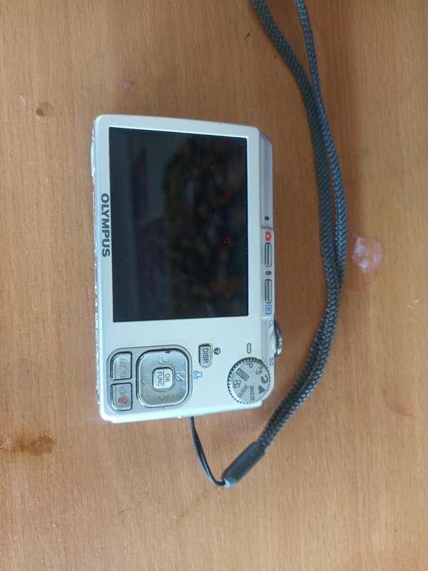 Olympus FE-320 Compact Digital Camera