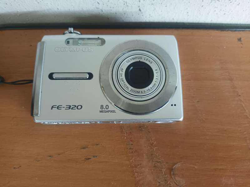 Olympus FE-320 Compact Digital Camera