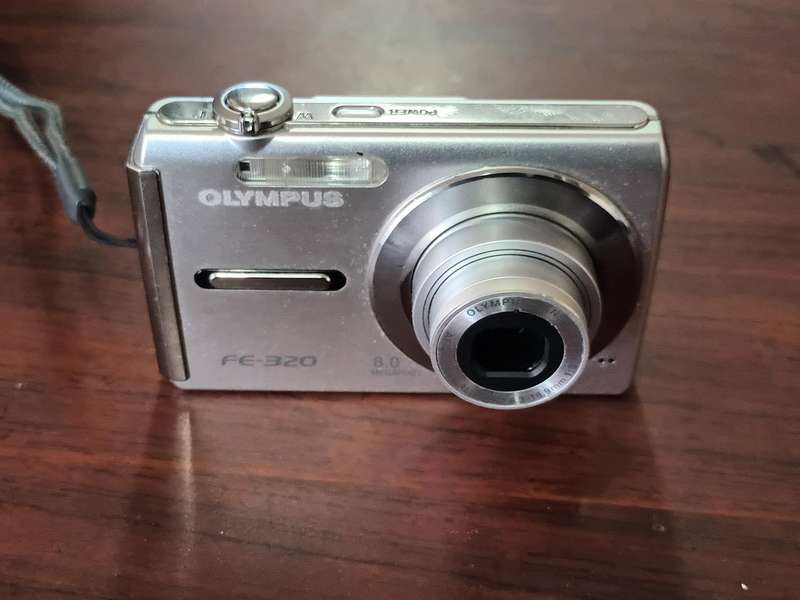 Olympus FE-320 Compact Digital Camera