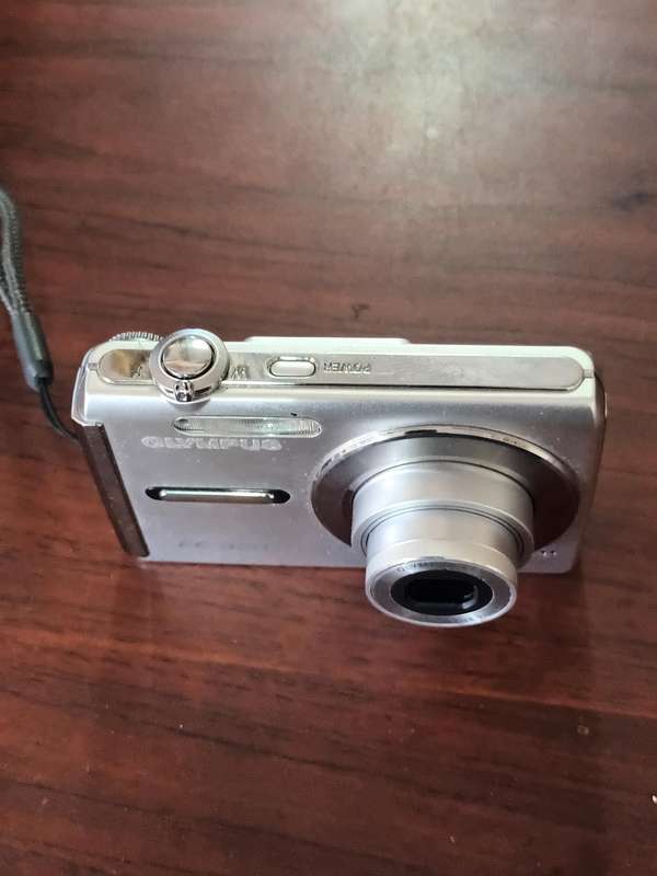 Olympus FE-320 Compact Digital Camera