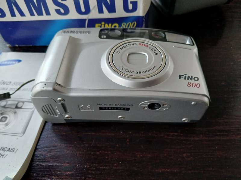 Samsung Fino 800 35mm Point and Shoot Film Camera with 38-80mm Zoom Lens