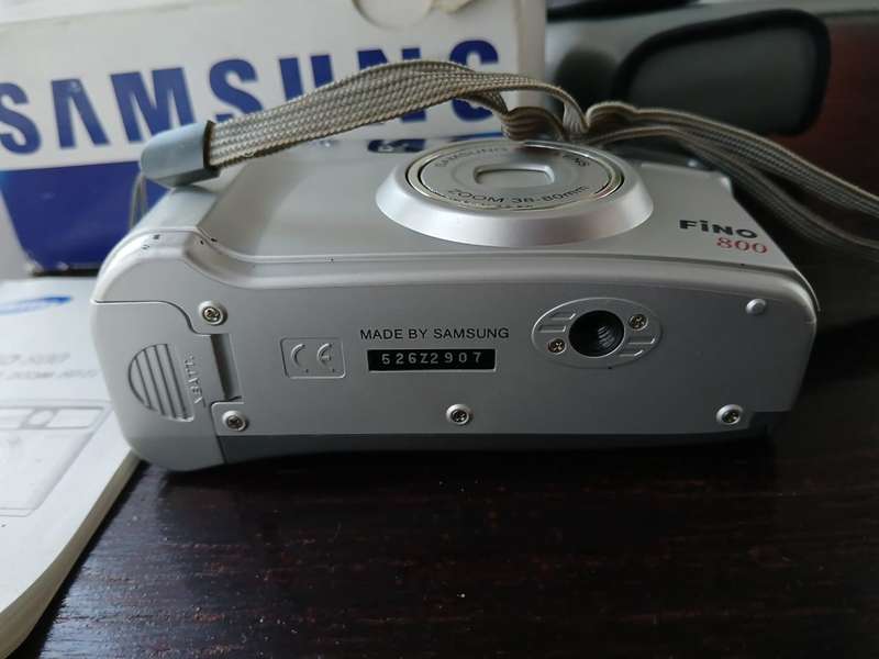 Samsung Fino 800 35mm Point and Shoot Film Camera with 38-80mm Zoom Lens