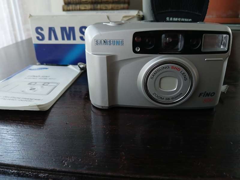 Samsung Fino 800 35mm Point and Shoot Film Camera with 38-80mm Zoom Lens