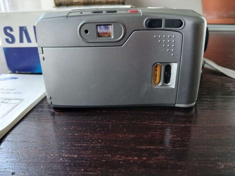 Samsung Fino 800 35mm Point and Shoot Film Camera with 38-80mm Zoom Lens