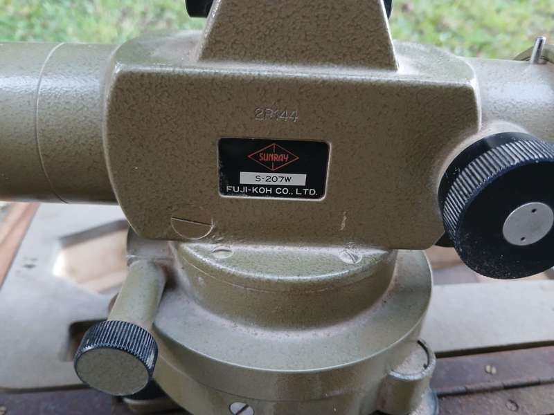 SUNRAY FUJI-KOH DUMPY LEVEL S-207W IN WOODEN CASE