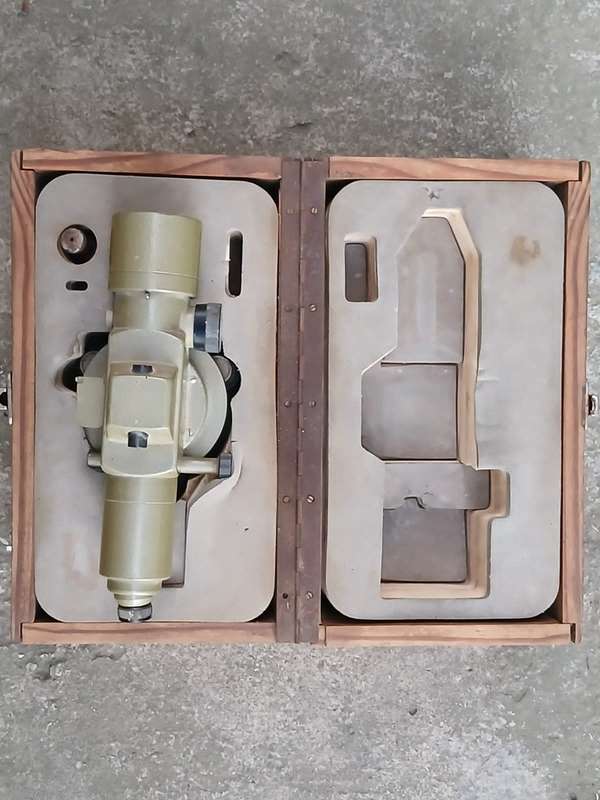 SUNRAY FUJI-KOH DUMPY LEVEL S-207W IN WOODEN CASE