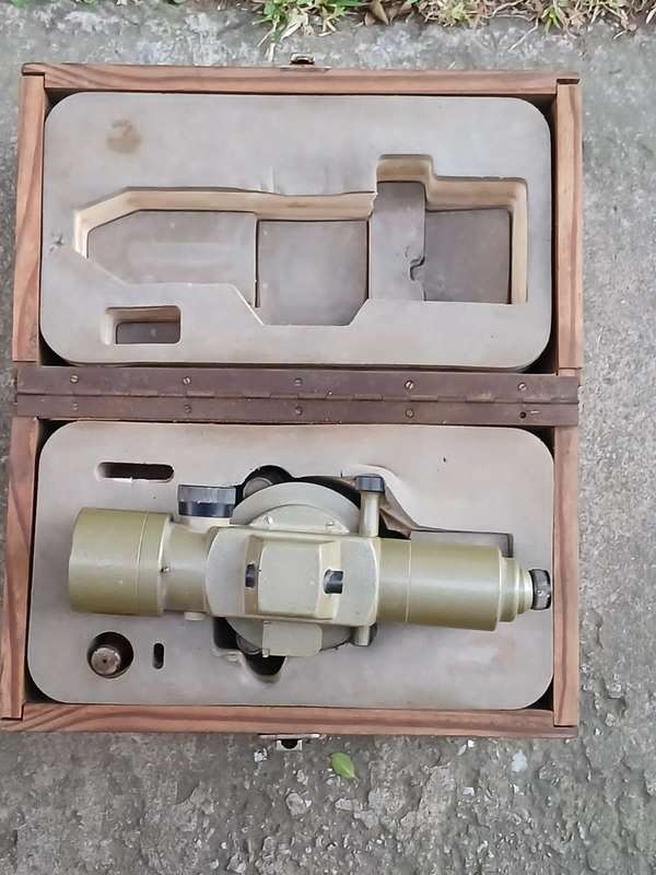 SUNRAY FUJI-KOH DUMPY LEVEL S-207W IN WOODEN CASE