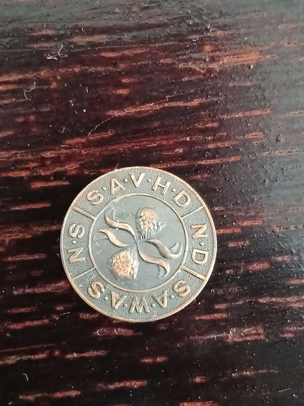 South African Womens Auxiliary Service (S.A.W.A.S)  Bronze Pin Badge