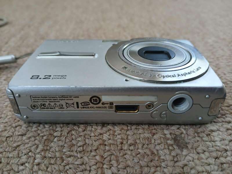 Kodak Easyshare M863 8.2 MP Digital Camera with 3xOptical Zoom