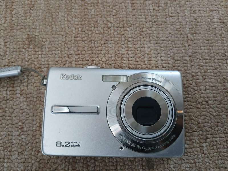 Kodak Easyshare M863 8.2 MP Digital Camera with 3xOptical Zoom