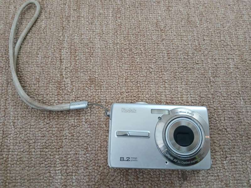 Kodak Easyshare M863 8.2 MP Digital Camera with 3xOptical Zoom