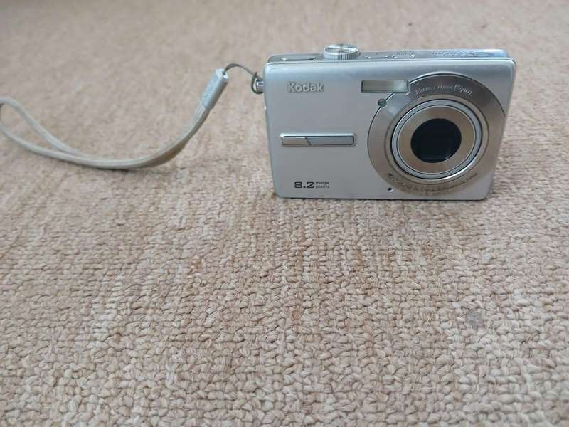 Kodak Easyshare M863 8.2 MP Digital Camera with 3xOptical Zoom