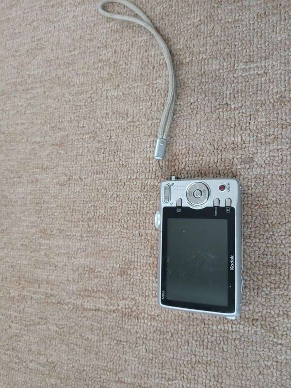 Kodak Easyshare M863 8.2 MP Digital Camera with 3xOptical Zoom