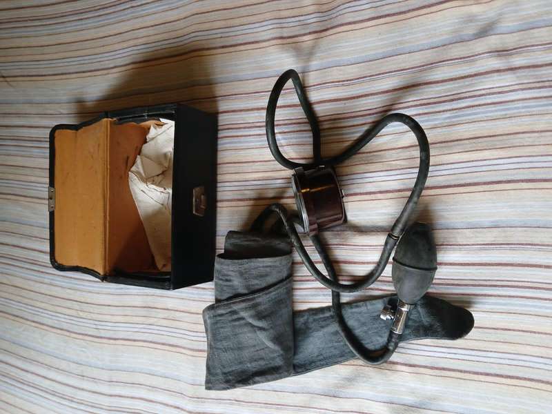 ANTIQUE  Accoson Sphygmomanometer Blood Pressure Monitor Device Made In England