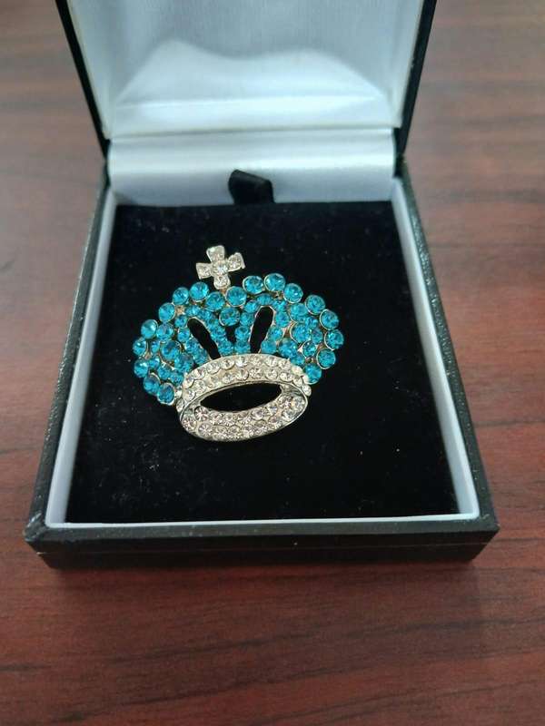 VINTAGE Beautiful Brooch With Colored Stones And Rhinestones