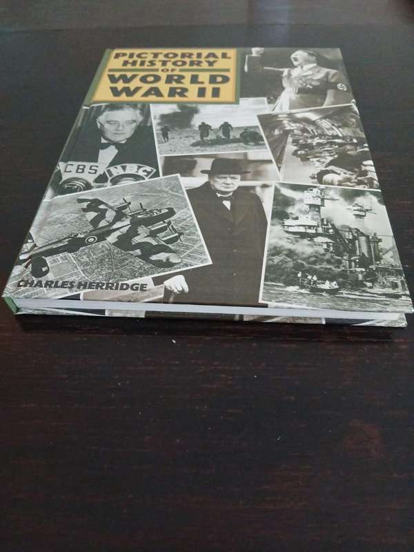 Pictorial History of World War II By Charles Herridge