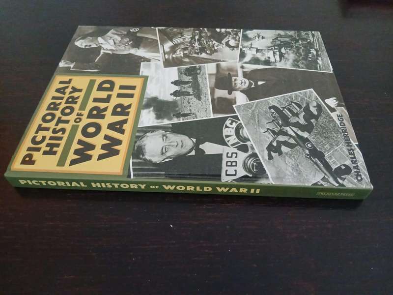 Pictorial History of World War II By Charles Herridge