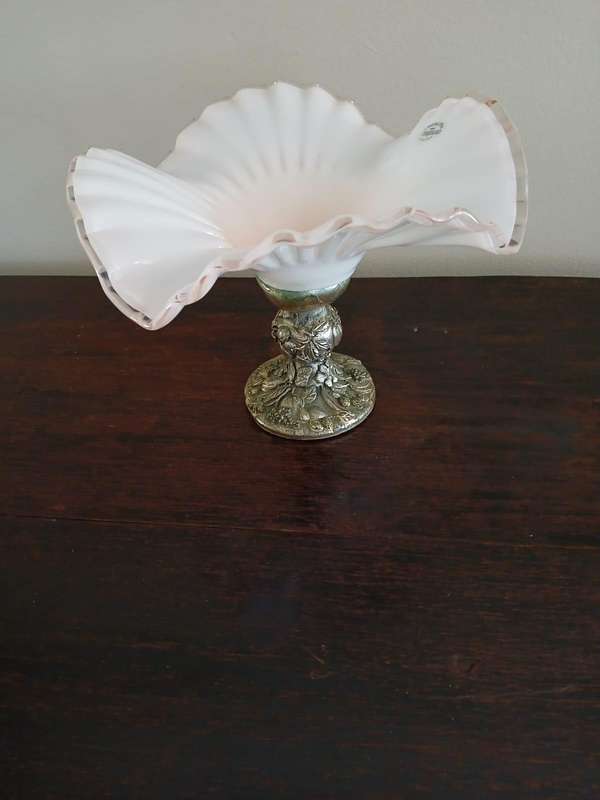 Cristalleria Ottaviano Glass Pink Ruffle Glass Centerpiece On A Silver Pedestal Made In Italy