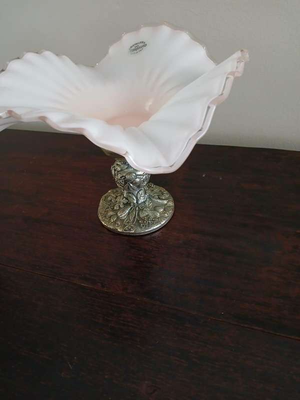Cristalleria Ottaviano Glass Pink Ruffle Glass Centerpiece On A Silver Pedestal Made In Italy