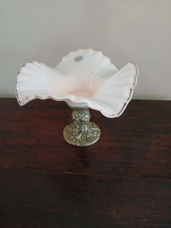 Cristalleria Ottaviano Glass Pink Ruffle Glass Centerpiece On A Silver Pedestal Made In Italy