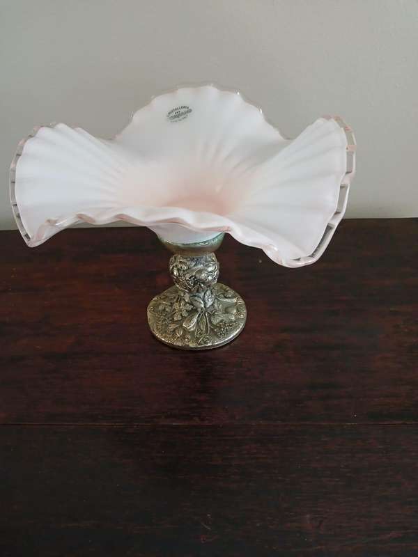 Cristalleria Ottaviano Glass Pink Ruffle Glass Centerpiece On A Silver Pedestal Made In Italy