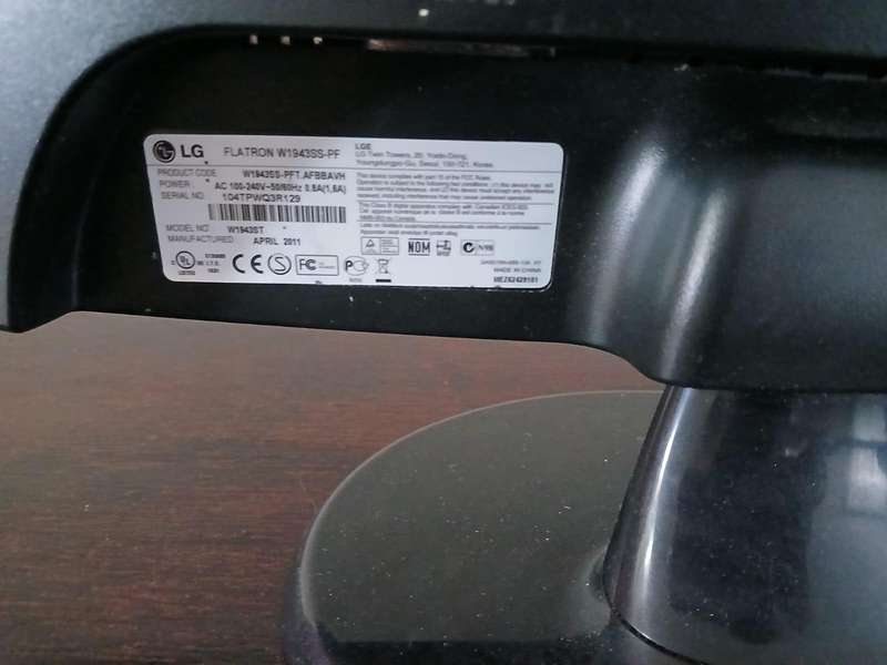 LG W1943SS-PF 18.5" Wide-screen LCD Monitor