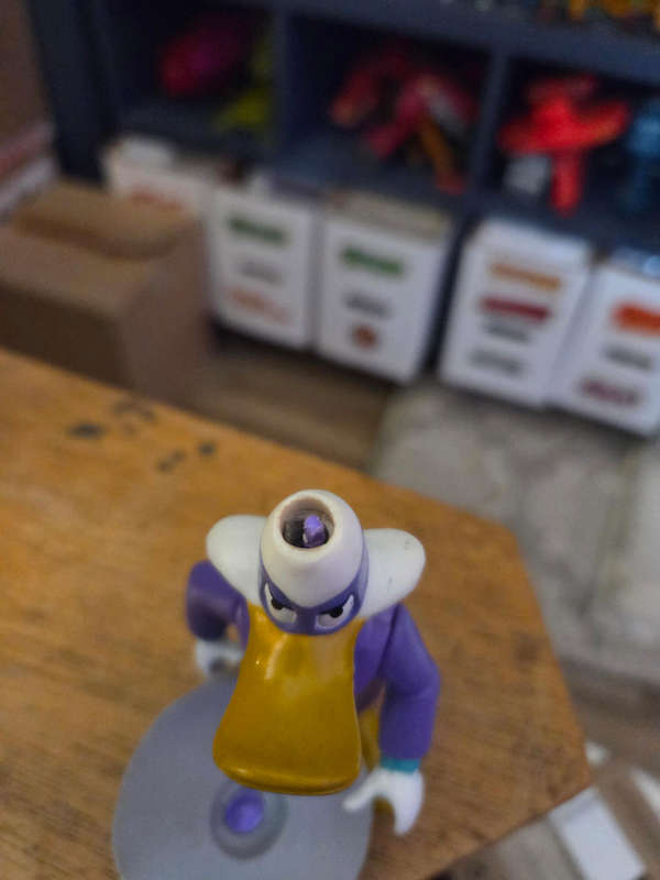 Darkwing Duck action figure, Playmates 1991. READ!