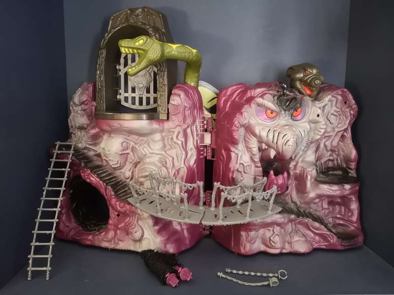 Snake Mountain 99% complete, vintage MOTU (Masters of the Universe / He-man) playset