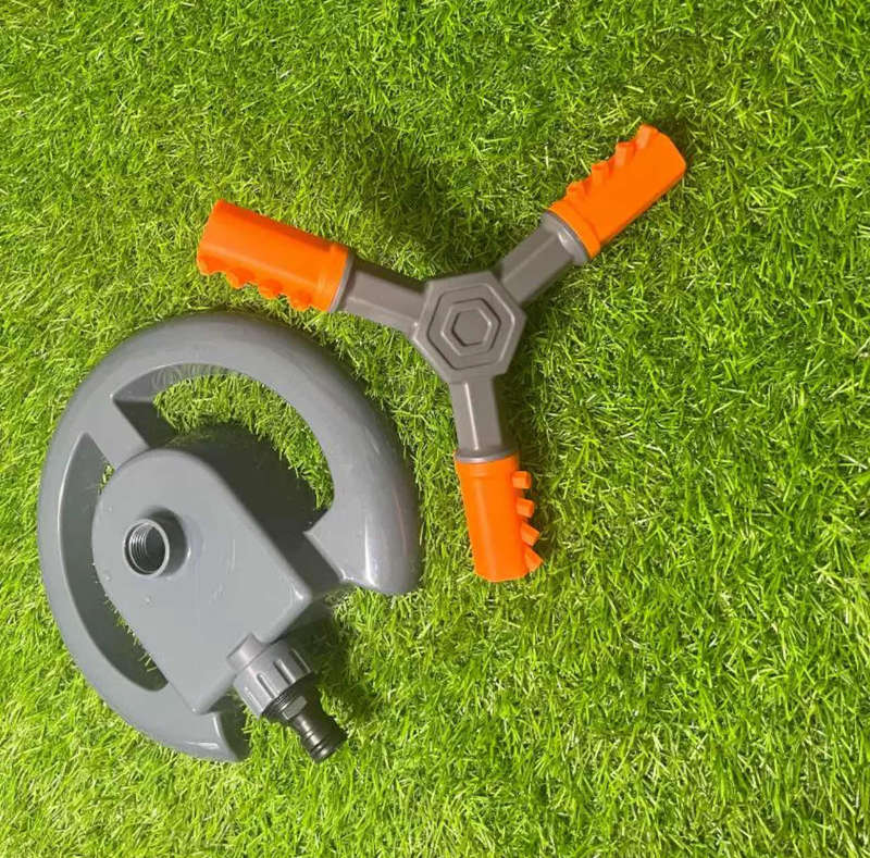 360 Degree Rotating Water Sprinklers For Greener Lawn
