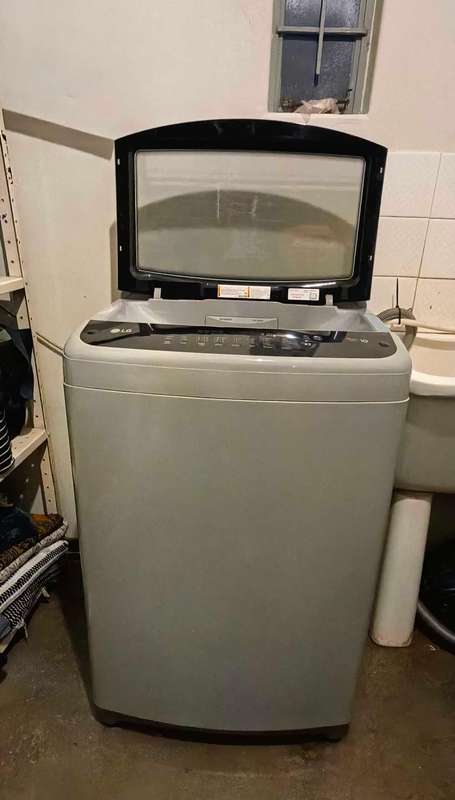 LG 17kg Metallic Top Loader Washing Machine.