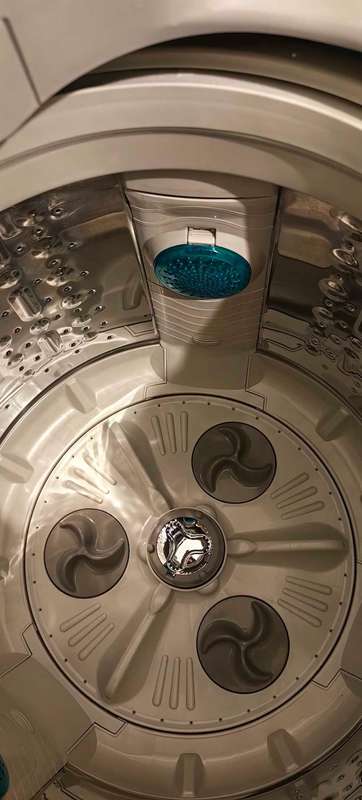 LG 17kg Metallic Top Loader Washing Machine.