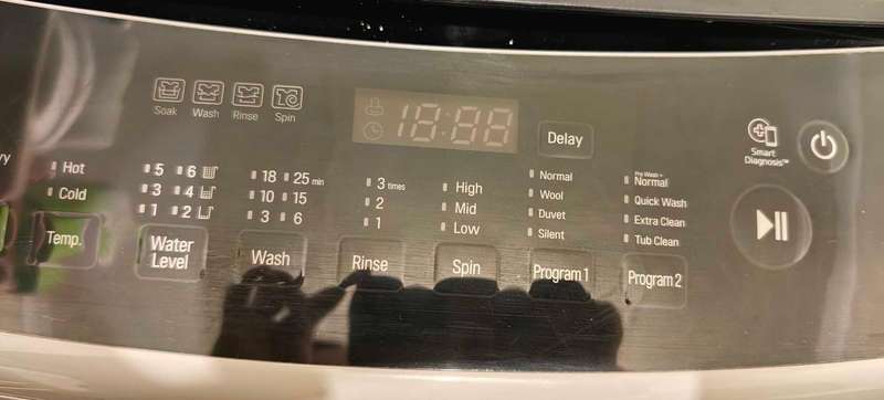 LG 17kg Metallic Top Loader Washing Machine.