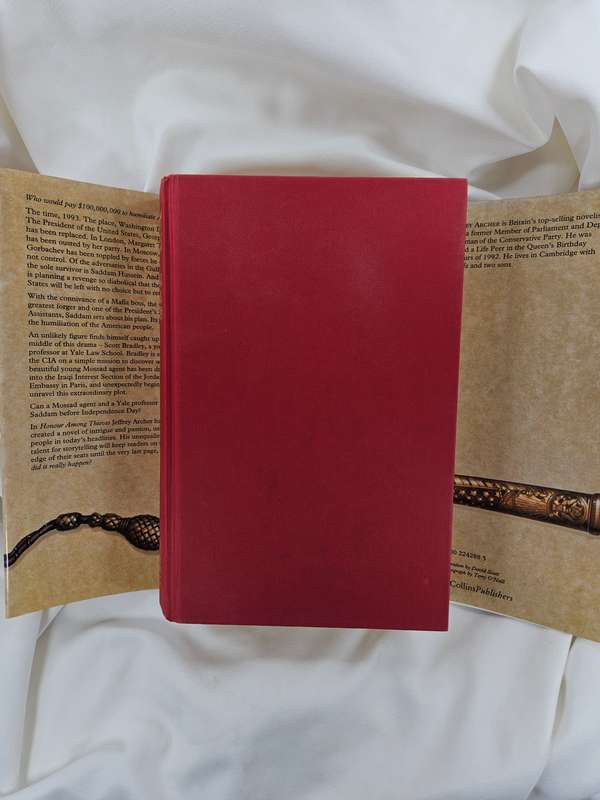Honour Among Thieves by Jeffrey Archer - Hardback
