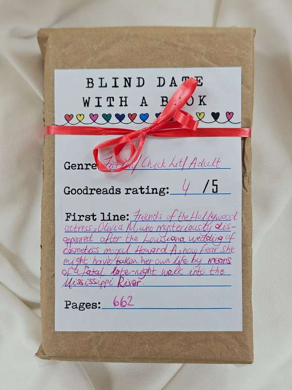 BLIND DATE WITH A BOOK - Fiction/Chick Lit/Adult