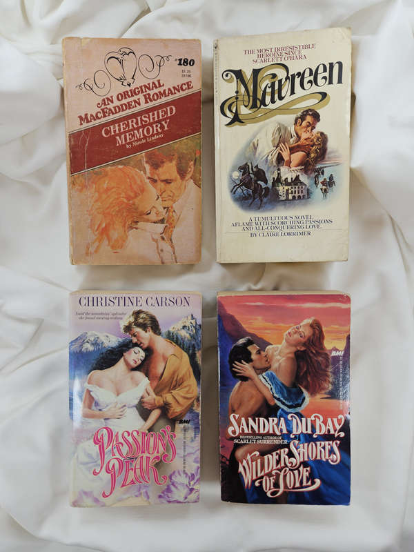 BOOK BUNDLE: 7x Romance Novels 70s / 80s / 90s (Less than perfect condition)