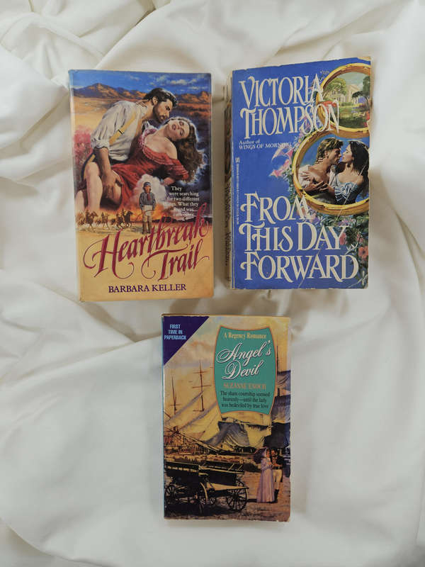 BOOK BUNDLE: 7x Romance Novels 70s / 80s / 90s (Less than perfect condition)
