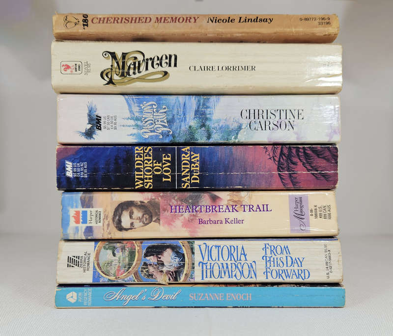 BOOK BUNDLE: 7x Romance Novels 70s / 80s / 90s (Less than perfect condition)