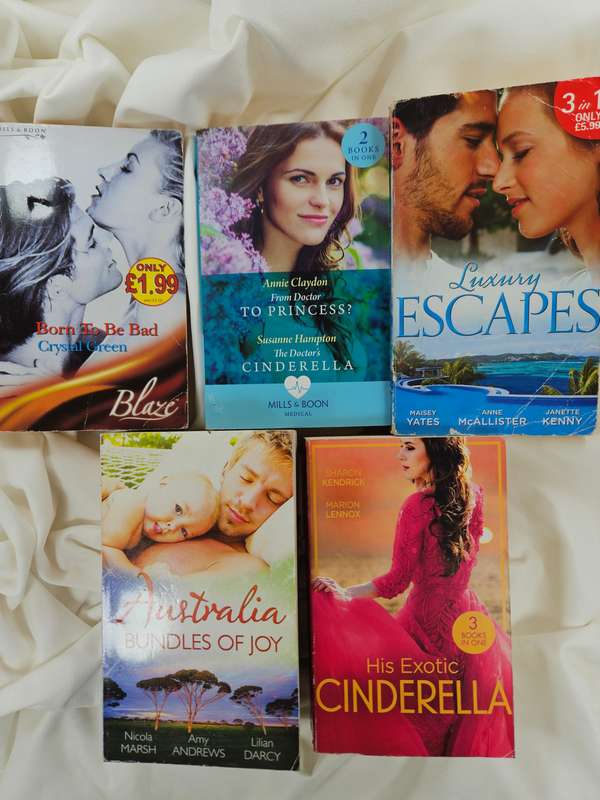 BOOK BUNDLE: 10x Mills & Boon Modern/Cherish/Romance/Blaze/Medical + (Less than perfect condition)