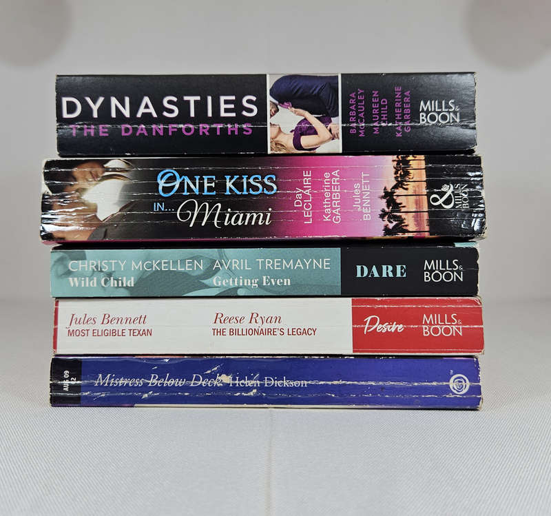 BOOK BUNDLE: 10x Mills & Boon Modern/Romance/Desire/Historical/Dare + (Less than perfect condition)