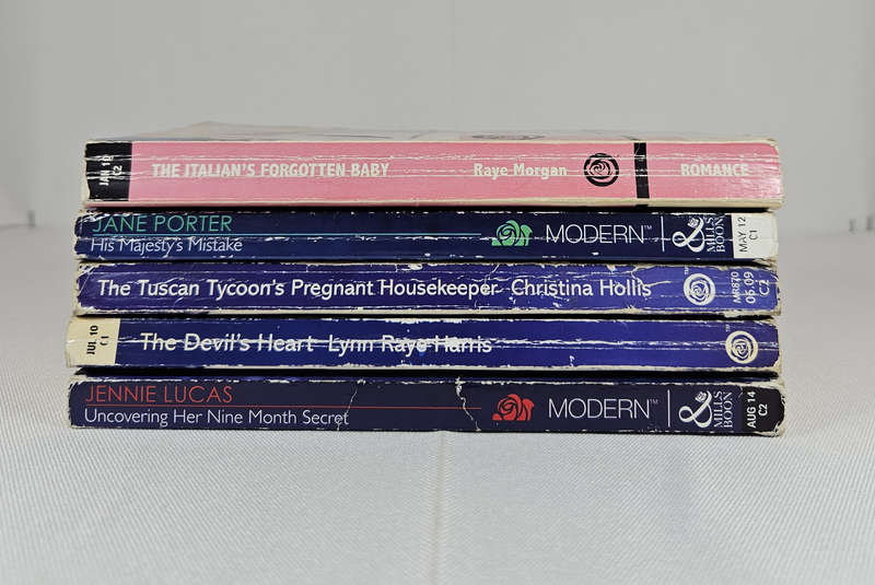 BOOK BUNDLE: 10x Mills & Boon Modern/Romance/Desire/Historical/Dare + (Less than perfect condition)