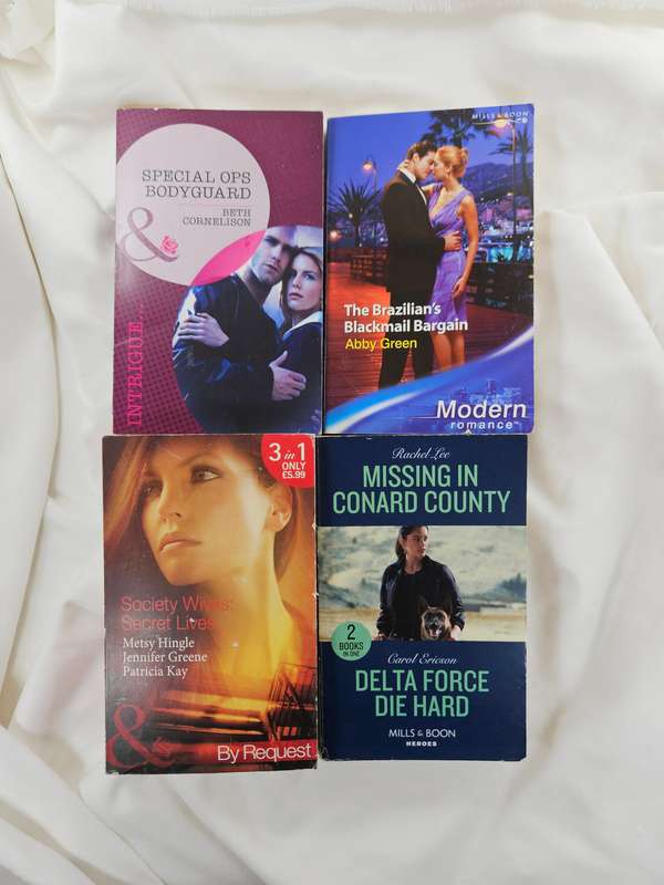 BOOK BUNDLE: 7x Mills & Boon Intrigue, Modern, By Request (3-in-1), Heroes (2-in-1)