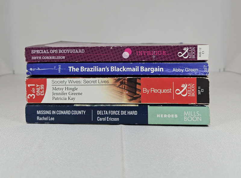 BOOK BUNDLE: 7x Mills & Boon Intrigue, Modern, By Request (3-in-1), Heroes (2-in-1)