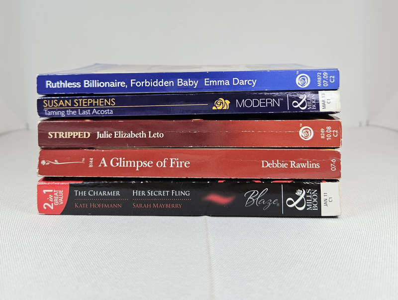 BOOK BUNDLE: 6x Mills & Boon Modern, Blaze (2-in-1)