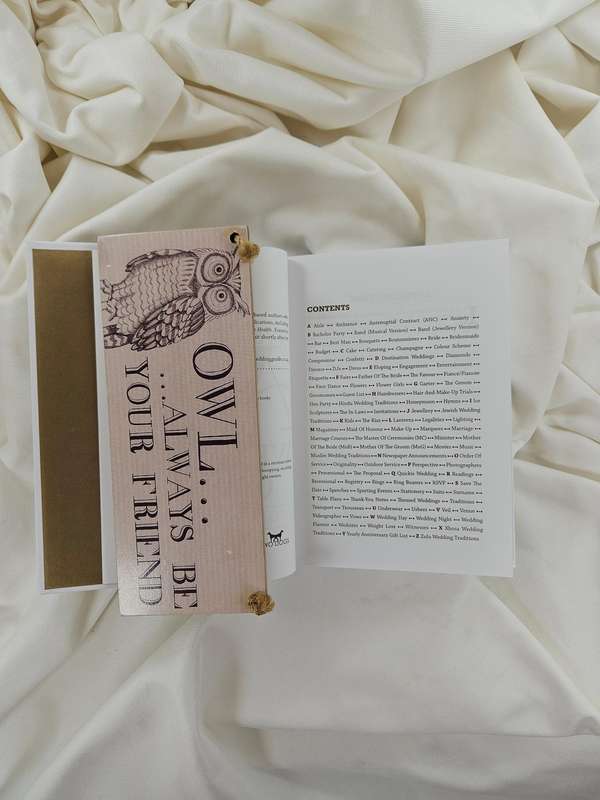 The Irreverent A-Z Wedding Guide South Africa by Francesca Bourke & Martin Heller - Hardback