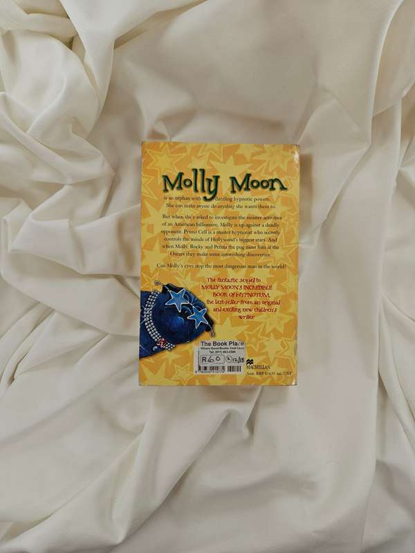 Molly Moon Stops the World by Georgia Byng - Paperback